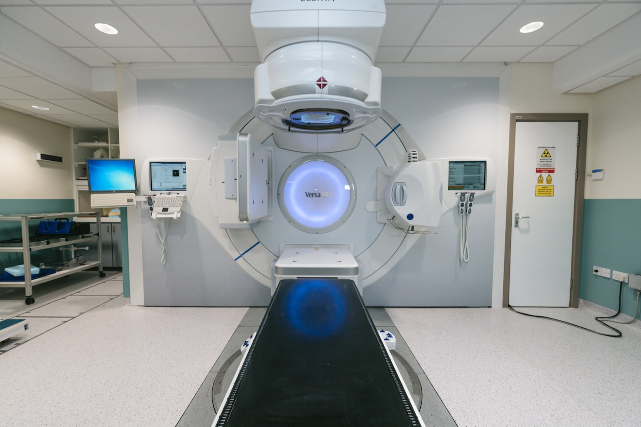 Radiocirugía estereotáctica basada en Linac para malformaciones arteriovenosas cerebrales (MAV).